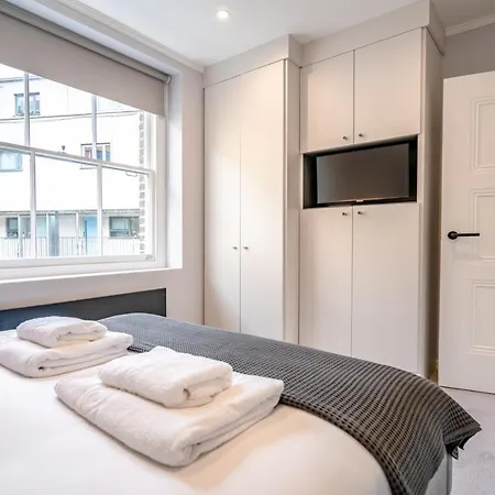 Modern & Chic One Bedroom In Fitzrovia By Sojo * Londres