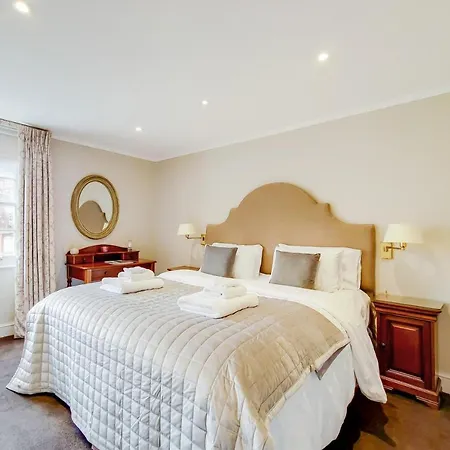 Knightsbridge Roof Garden Hotell 3*