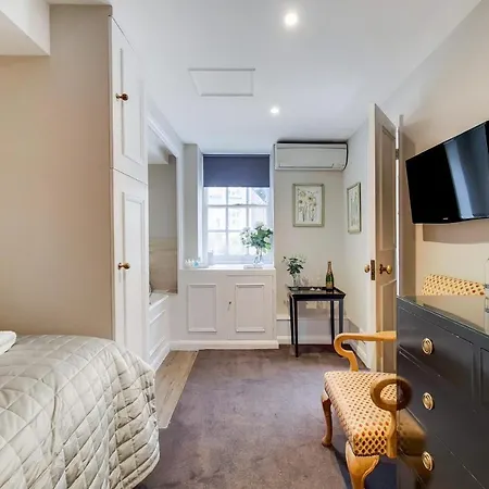 Knightsbridge Roof Garden 3* London