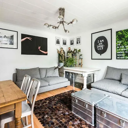 Super 1 Bed Flat Hoxton Zone 1 London