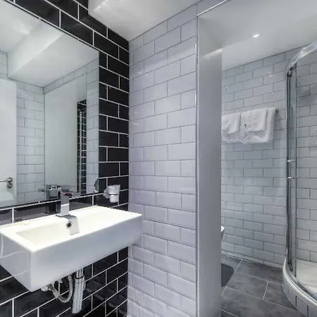 Avni Kensington Hotel