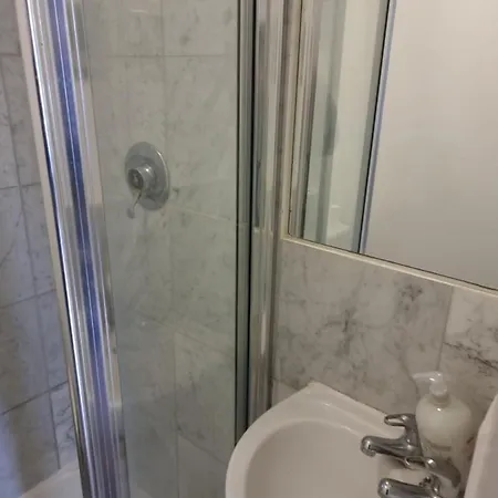 F8-mezzanine 1st Floor Flat Fits 3 Near Paddington Apartment *