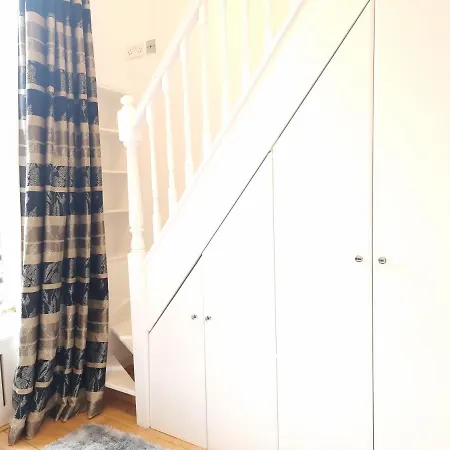 F8-mezzanine 1st Floor Flat Fits 3 Near Paddington Apartment *