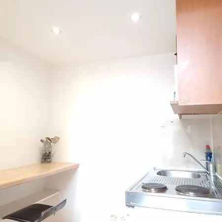 F8-mezzanine 1st Floor Flat Fits 3 Near Paddington Apartment *