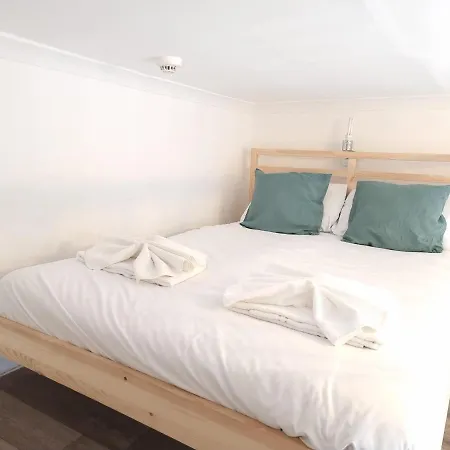 F8-mezzanine 1st Floor Flat Fits 3 Near Paddington London