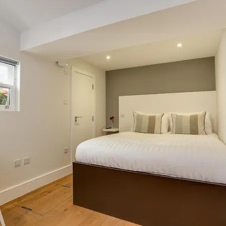 Queensborough Terrace Serviced By Concept *