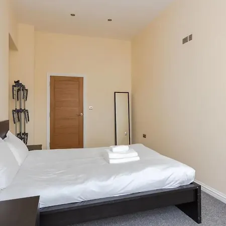Stylish 2 Bedroom In Greenwich Apartment *
