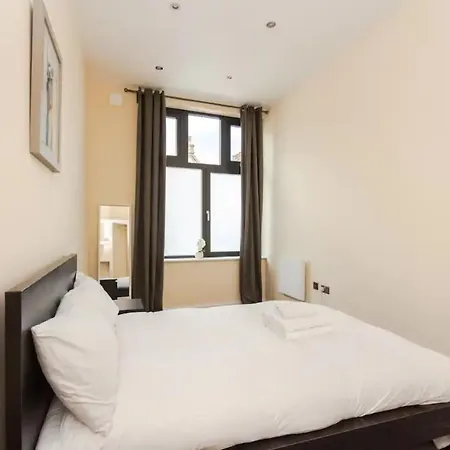 Stylish 2 Bedroom In Greenwich Apartment *