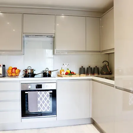 Apartment Perfect Location- 5 Minutes From Tower Bridge ! 8 Minutes Walk From Tube London
