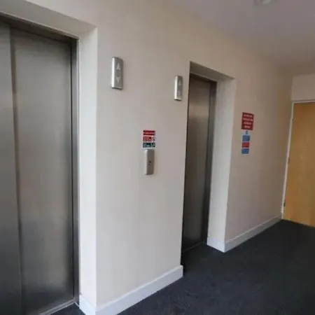 Livestay-modern 3 Bed Apt On 8th Floor With Amazing Views דירה *