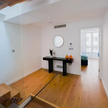 Stylish Covent Garden Apartment London