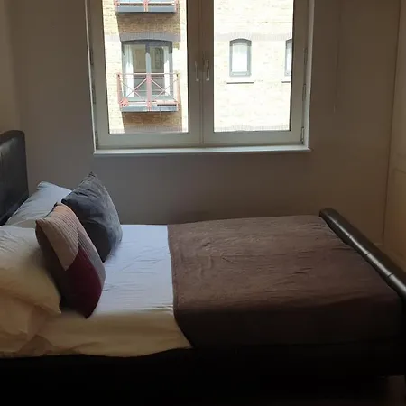 Portered Flat Shad Thames Apartment London