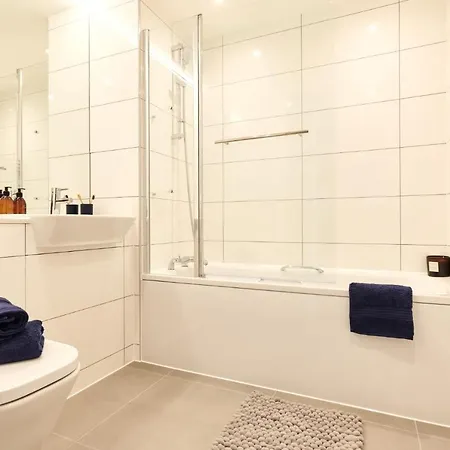 Studios, 1 Bedroom And 2 Bedroom At Kew Bridge In
