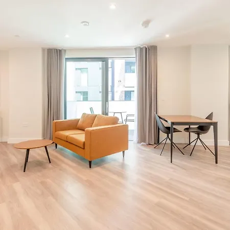 Apartment Studios, 1 Bedroom And 2 Bedroom At Kew Bridge In Brentford
