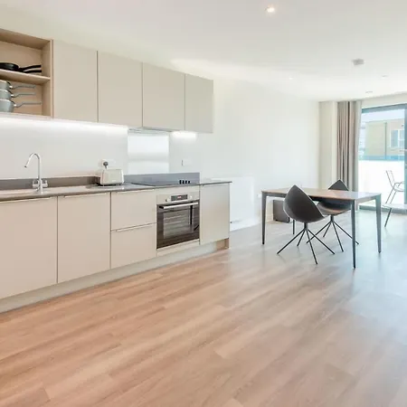 Studios, 1 Bedroom And 2 Bedroom At Kew Bridge In Brentford