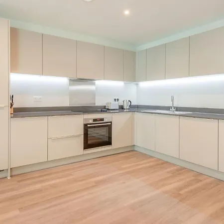Studios, 1 Bedroom And 2 Bedroom At Kew Bridge In