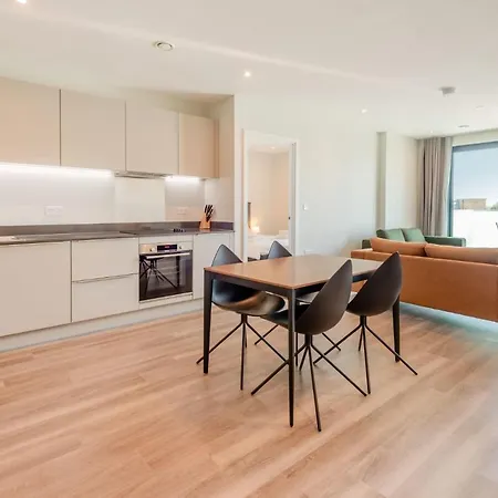 Studios, 1 Bedroom And 2 Bedroom At Kew Bridge In Apartment Brentford