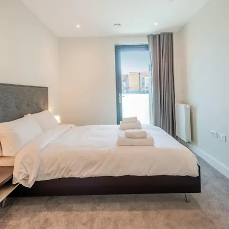 Studios, 1 Bedroom And 2 Bedroom At Kew Bridge In