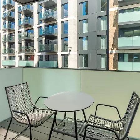 Apartment Studios, 1 Bedroom And 2 Bedroom At Kew Bridge In *