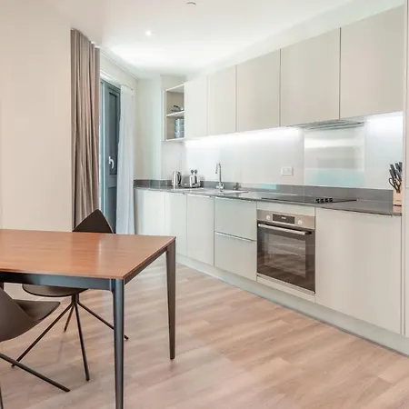 Apartment Studios, 1 Bedroom And 2 Bedroom At Kew Bridge In Brentford