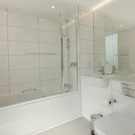 Apartment Studios, 1 Bedroom And 2 Bedroom At Kew Bridge In