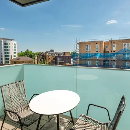 Studios, 1 Bedroom And 2 Bedroom At Kew Bridge In Brentford