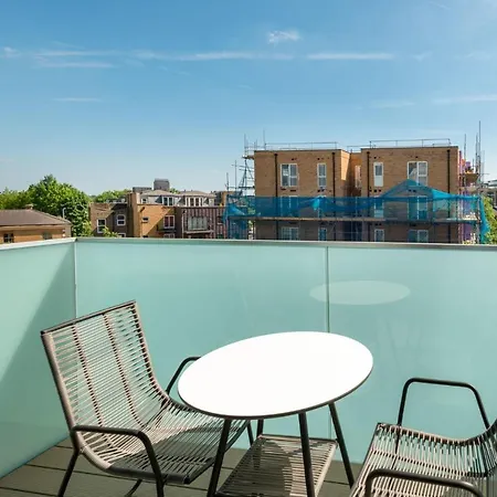 Studios, 1 Bedroom And 2 Bedroom At Kew Bridge In
