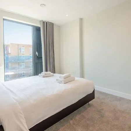Apartment Studios, 1 Bedroom And 2 Bedroom At Kew Bridge In *
