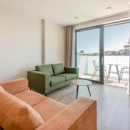Apartment Studios, 1 Bedroom And 2 Bedroom At Kew Bridge In Brentford