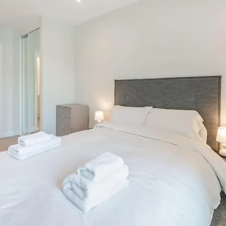 Studios, 1 Bedroom And 2 Bedroom At Kew Bridge In Apartment