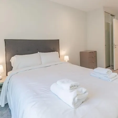Studios, 1 Bedroom And 2 Bedroom At Kew Bridge In