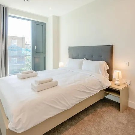Studios, 1 Bedroom And 2 Bedroom At Kew Bridge In Apartment