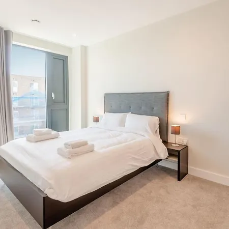 Studios, 1 Bedroom And 2 Bedroom At Kew Bridge In Apartment Brentford