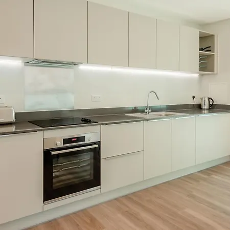 Apartment Studios, 1 Bedroom And 2 Bedroom At Kew Bridge In *