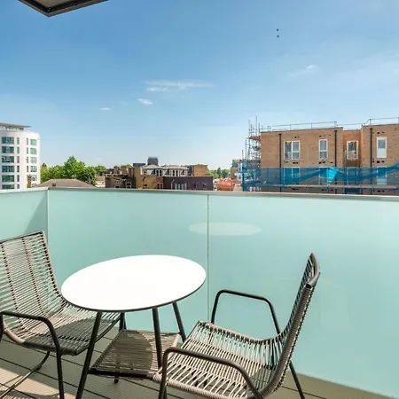 Studios, 1 Bedroom And 2 Bedroom At Kew Bridge In