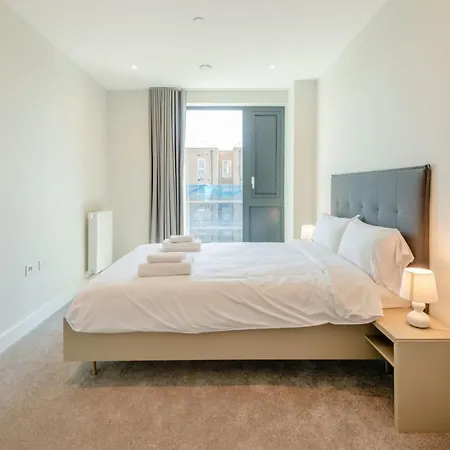 Studios, 1 Bedroom And 2 Bedroom At Kew Bridge In Apartment Brentford