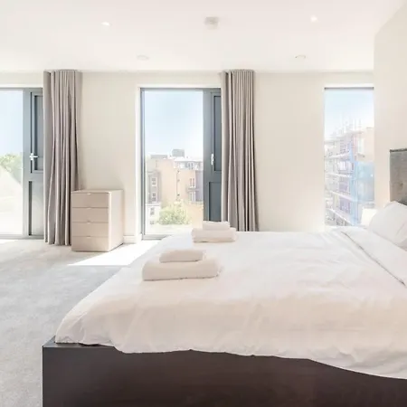 Studios, 1 Bedroom And 2 Bedroom At Kew Bridge In *