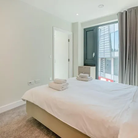 Studios, 1 Bedroom And 2 Bedroom At Kew Bridge In Apartment Brentford
