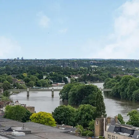 Studios, 1 Bedroom And 2 Bedroom At Kew Bridge In Brentford