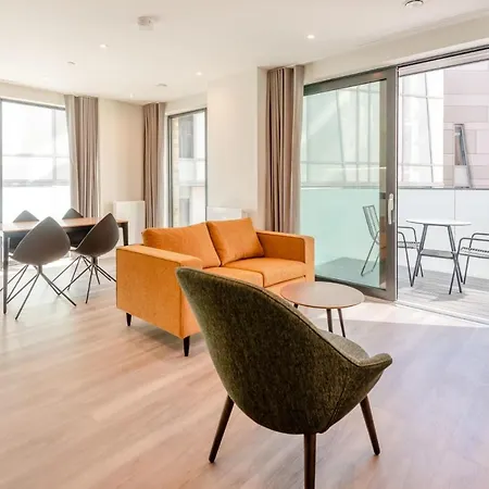 Studios, 1 Bedroom And 2 Bedroom At Kew Bridge In *