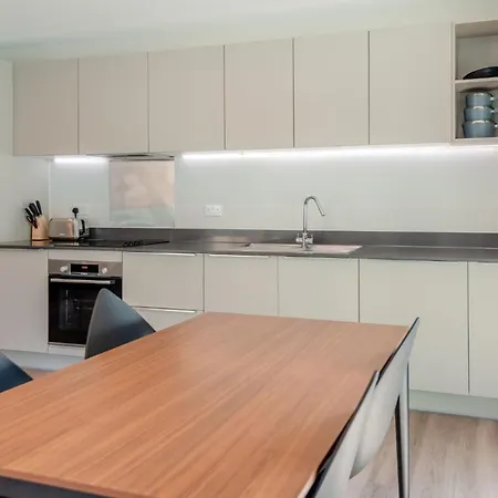 Studios, 1 Bedroom And 2 Bedroom At Kew Bridge In Apartment Brentford