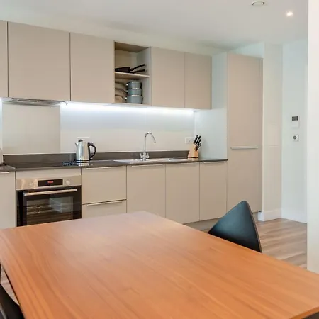 Studios, 1 Bedroom And 2 Bedroom At Kew Bridge In Apartment Brentford
