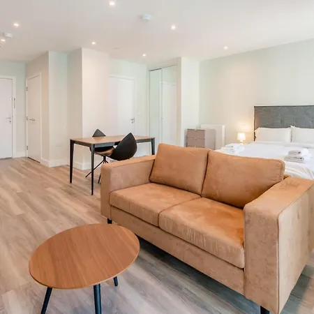 Apartment Studios, 1 Bedroom And 2 Bedroom At Kew Bridge In