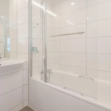Studios, 1 Bedroom And 2 Bedroom At Kew Bridge In Apartment Brentford