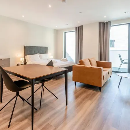 Studios, 1 Bedroom And 2 Bedroom At Kew Bridge In
