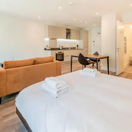 Studios, 1 Bedroom And 2 Bedroom At Kew Bridge In Brentford