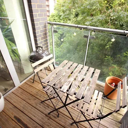 Spacious And Airy 1 Bedroom Flat - Great Location * London