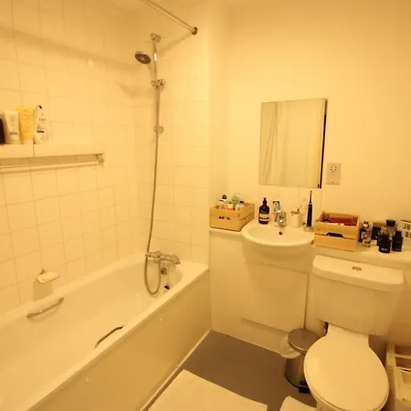 Spacious And Airy 1 Bedroom Flat - Great Location