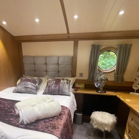 Luxury Boat - The Thistle Dream *
