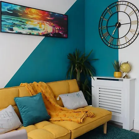 Stunning 3 Bedroom With Patio And Back Garden Holiday home Bexleyheath